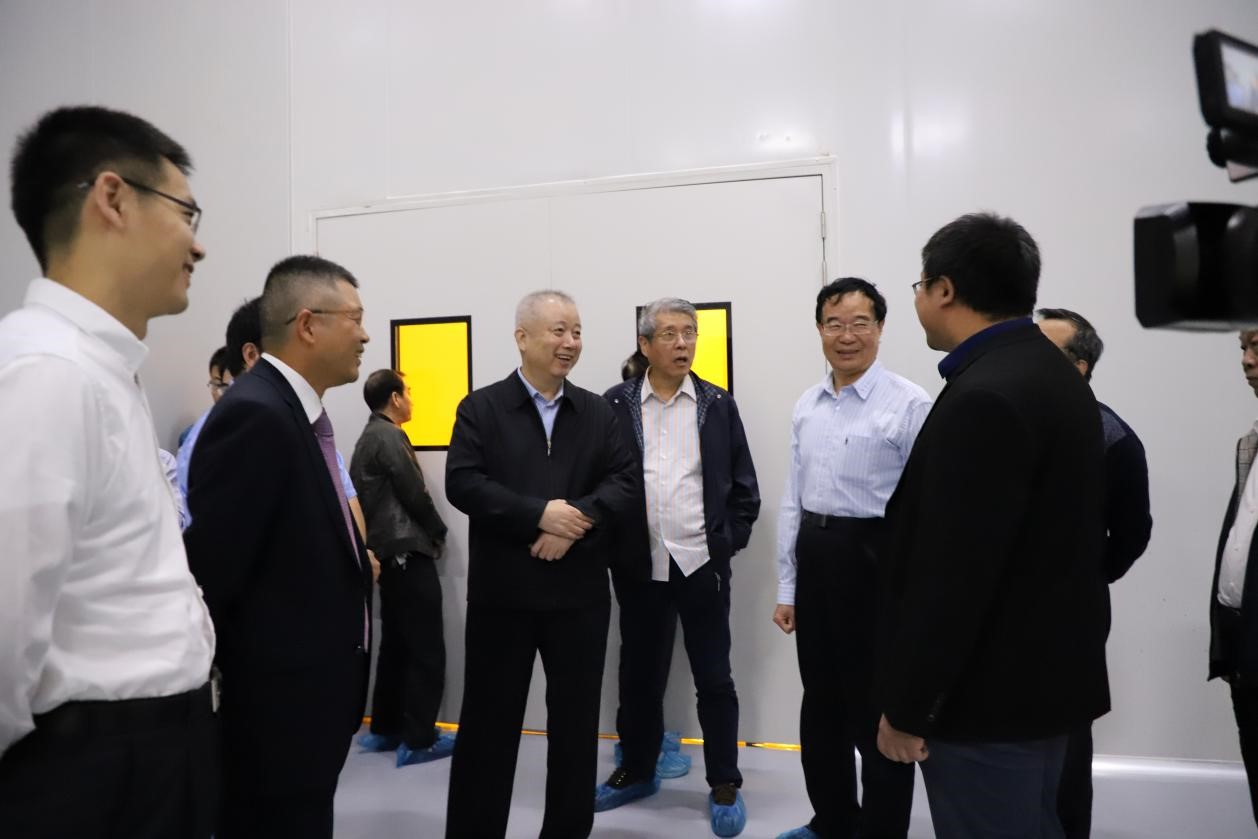 兩岸企業(yè)家峰會信息產(chǎn)業(yè)推介小組召集人、工信部原副部長劉利華一行蒞臨恒坤光刻膠工廠調(diào)研。